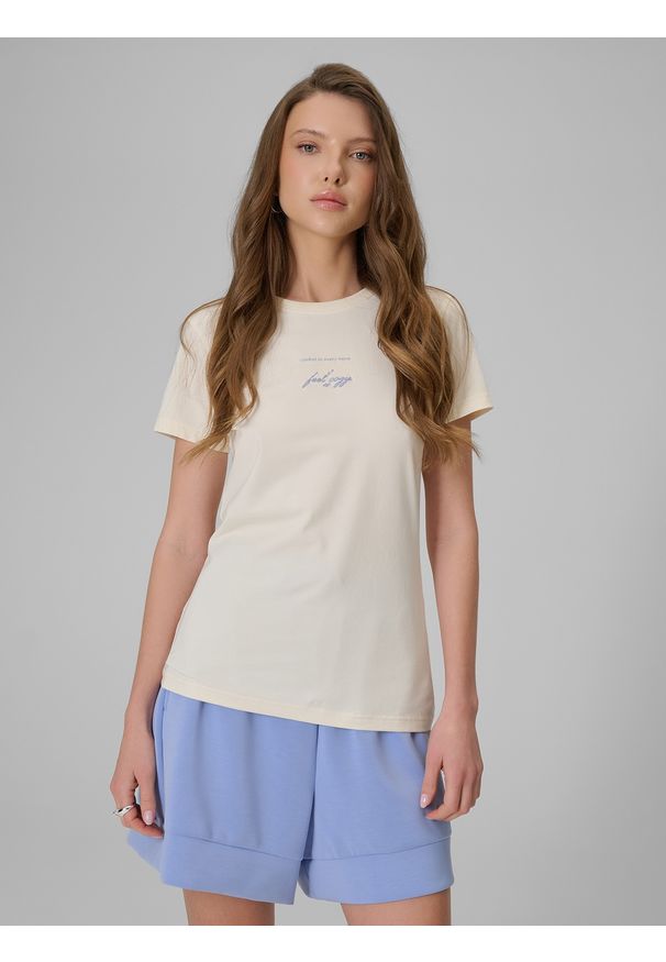 4f - 4F T-shirt slim z nadrukiem damski - beżowy XL. Okazja: na co dzień. Kolor: beżowy. Materiał: jeans, materiał. Wzór: nadruk. Styl: casual