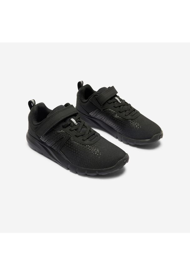 Decathlon - Buty dla dzieci Newfeel Soft 140. Okazja: na uczelnię. Zapięcie: rzepy. Kolor: czarny. Sport: turystyka piesza