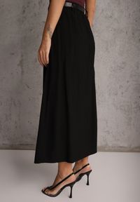 Renee - Czarna Rozkloszowana Spódnica z Wiskozy Zdobiona Rozcięciem i Paskiem Urilia. Okazja: na co dzień, na randkę. Kolor: czarny. Materiał: wiskoza. Wzór: aplikacja. Styl: casual, elegancki #8