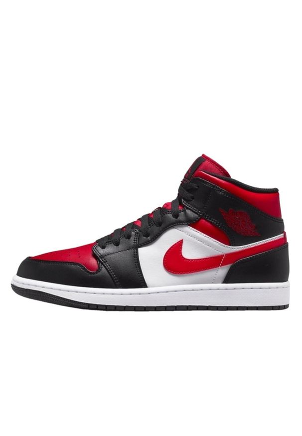 Buty do chodzenia dla dzieci Nike Air Jordan 1 Mid GS. Wysokość cholewki: za kostkę. Zapięcie: sznurówki. Kolor: wielokolorowy, czarny, czerwony. Materiał: materiał, syntetyk. Szerokość cholewki: normalna. Sport: turystyka piesza