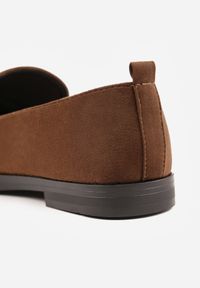 Renee - Jasnobrązowe Mokasyny Vices z Wkładką ze Skóry Naturalnej i Paskiem z Przeszyciami Fonarrie. Okazja: na co dzień, na spotkanie biznesowe. Zapięcie: pasek. Kolor: brązowy. Materiał: skóra. Styl: casual, biznesowy, elegancki #7