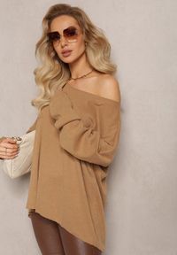 Renee - Ciemnobeżowy Sweter o Luźnym Kroju Adaoma. Kolor: beżowy. Materiał: tkanina, dzianina. Wzór: gładki