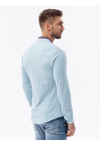 Ombre Clothing - Koszula męska dzianinowa z długim rękawem - błękitna V3 K542 - XXL. Typ kołnierza: kołnierzyk stójkowy. Kolor: niebieski. Materiał: dzianina. Długość rękawa: długi rękaw. Długość: długie. Wzór: kolorowy #9