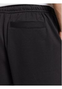 Calvin Klein Jeans Spodnie dresowe J30J322925 Czarny Relaxed Fit. Kolor: czarny. Materiał: syntetyk, bawełna #5