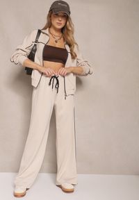 Renee - Jasnobeżowy Retro Komplet Dresowy z Wiskozą Bluza i Spodnie o Szerokim Kroju Selriza. Kolor: beżowy. Materiał: wiskoza, dresówka. Wzór: aplikacja