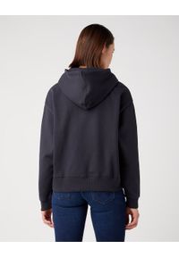 Wrangler - WRANGLER REGULAR HOODIE DAMSKA BLUZA Z KAPTUREM FADED BLACK 112343673 W627018280. Typ kołnierza: kaptur