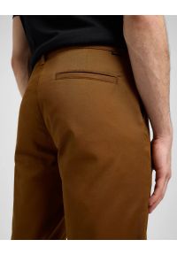 Lee - MESKIE SPODNIE LEE REGULAR CHINO QUAIL BROWN 112370608 #4