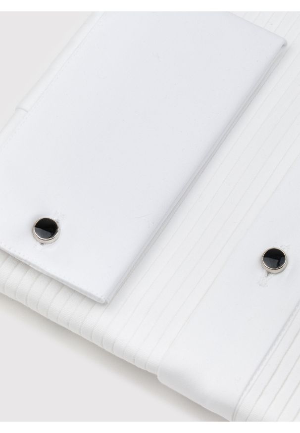 Pako Lorente - PAKO LORENTE – Biała smokingowa koszula męska. Typ kołnierza: łamany. Kolor: biały. Materiał: bawełna. Długość rękawa: długi rękaw. Długość: długie