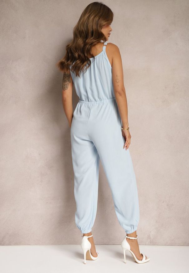 Renee - Jasnoniebieski Kombinezon z Bawełny na Regulowanych Ramiączkach z Troczkiem w Pasie Cramla. Okazja: na co dzień. Kolor: niebieski. Materiał: bawełna. Długość rękawa: na ramiączkach. Długość: długie. Styl: casual, elegancki