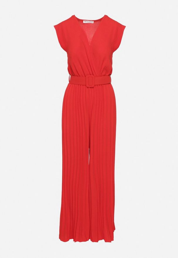 Born2be - Czerwony Kombinezon o Kopertowym Kroju z Plisami i Paskiem w Talii Salivania. Okazja: na studniówkę, na ślub cywilny, na wesele, na imprezę. Kolor: czerwony. Styl: elegancki, klasyczny