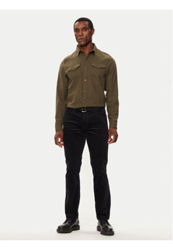 Wrangler Jeansy Greensboro 112357406 Czarny Straight Fit. Kolor: czarny