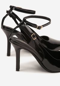 Renee - Czarne Sandały Lakierowane Vices na Szpilce Typu Slingback Dolenita. Okazja: na co dzień, na spacer. Nosek buta: szpiczasty. Zapięcie: sprzączka. Kolor: czarny. Materiał: lakier. Sezon: lato. Obcas: na szpilce. Styl: klasyczny, casual