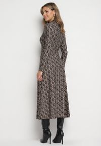 Born2be - Brązowa Sukienka Koszulowa w Mozaikowy Wzór z Wiązanym Paskiem Sailise. Okazja: na co dzień. Kolor: brązowy. Materiał: skóra. Typ sukienki: koszulowe. Styl: casual, elegancki #7