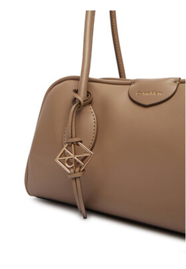 Calvin Klein Torebka Emblem Trio Shoulder Bag LV04F3369G Beżowy. Kolor: beżowy. Materiał: skórzane