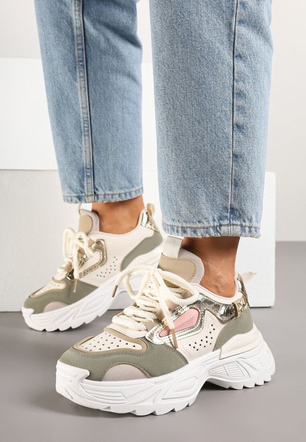 Born2be - Beżowo-Zielone Sneakersy na Podeszwie z Tłoczeniami w Streetwearowym Stylu Vaniffia. Okazja: na co dzień. Kolor: beżowy. Materiał: jeans. Wzór: aplikacja