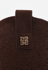 Born2be - Brązowe Botki Ażurowe Ozdobione Metaliczną Aplikacją Iomosa. Okazja: na co dzień, do pracy. Kolor: brązowy. Materiał: prążkowany, skóra. Wzór: ażurowy, aplikacja. Styl: casual, elegancki #7