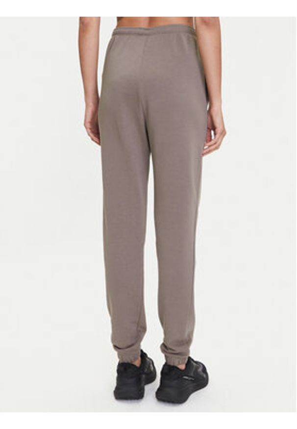 Nike Spodnie dresowe Chill Terry FN2434 Brązowy Regular Fit. Kolor: brązowy. Materiał: syntetyk, bawełna