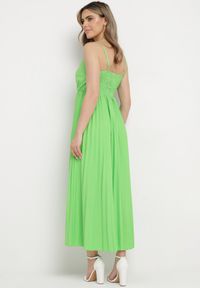 Born2be - Zielona Rozkloszowana Sukienka Długa z Kopertowym Dekoltem na Ramiączkach Asmerria. Kolor: zielony. Długość rękawa: na ramiączkach. Typ sukienki: kopertowe. Styl: elegancki. Długość: maxi #2