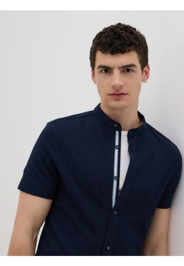 Reserved - Koszula super slim fit ze stójką - granatowy. Typ kołnierza: kołnierzyk stójkowy. Kolor: niebieski. Materiał: bawełna, dzianina