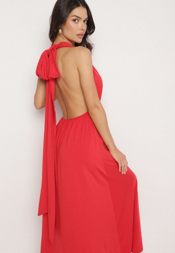 Born2be - Czerwona Koktajlowa Sukienka Multiway z Wiskozą i Wiązaniem na Szyi Lilazza. Okazja: na imprezę. Typ kołnierza: dekolt w kształcie V. Kolor: czerwony. Materiał: wiskoza. Typ sukienki: rozkloszowane. Styl: wizytowy