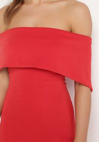 Born2be - Czerwona Klasyczna Dopasowana Sukienka z Wywiniętym Dekoltem Luvlia. Okazja: na randkę, na spacer. Kolor: czerwony. Materiał: tkanina. Wzór: gładki. Typ sukienki: proste. Styl: klasyczny #4