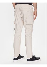 Calvin Klein Jeans Spodnie materiałowe J30J322922 Beżowy Skinny Fit. Kolor: beżowy. Materiał: bawełna, syntetyk