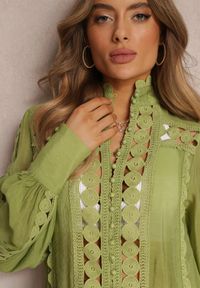 Renee - Zielona Koronkowa Tunika Pudełkowa z Falbaną Nawal. Typ kołnierza: kołnierzyk stójkowy. Kolor: zielony. Materiał: koronka. Wzór: aplikacja. Styl: boho #3