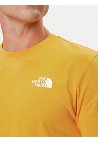 The North Face T-Shirt Redbox NF0A87NP Żółty Regular Fit. Kolor: żółty. Materiał: bawełna