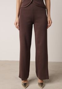 Born2be - Brązowy Dzianinowy Komplet z Wiskozą Spodnie i Bluzka na Ramiączkach Merissani. Kolor: brązowy. Materiał: dzianina, wiskoza #5