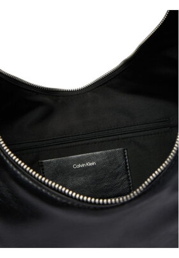 Calvin Klein Torebka Buckle Convertible Hobo Bag LV04F3446G Czarny. Kolor: czarny. Materiał: skórzane