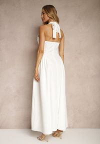 Renee - Biała Rozkloszowana Sukienka Halter z Wiązaniem i Odkrytymi Plecami Senicce. Okazja: na imprezę, na randkę. Typ kołnierza: dekolt halter. Kolor: biały. Styl: elegancki #3