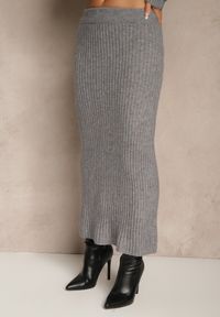 Renee - Szary Komplet z Dzianiny z Wełną w Prążki Golf i Ołówkowa Spódnica Falirea. Kolor: szary. Materiał: wełna, dzianina. Wzór: prążki
