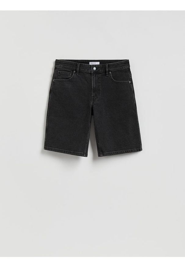 Reserved - Jeansowe szorty straight - czarny. Kolor: czarny. Materiał: jeans
