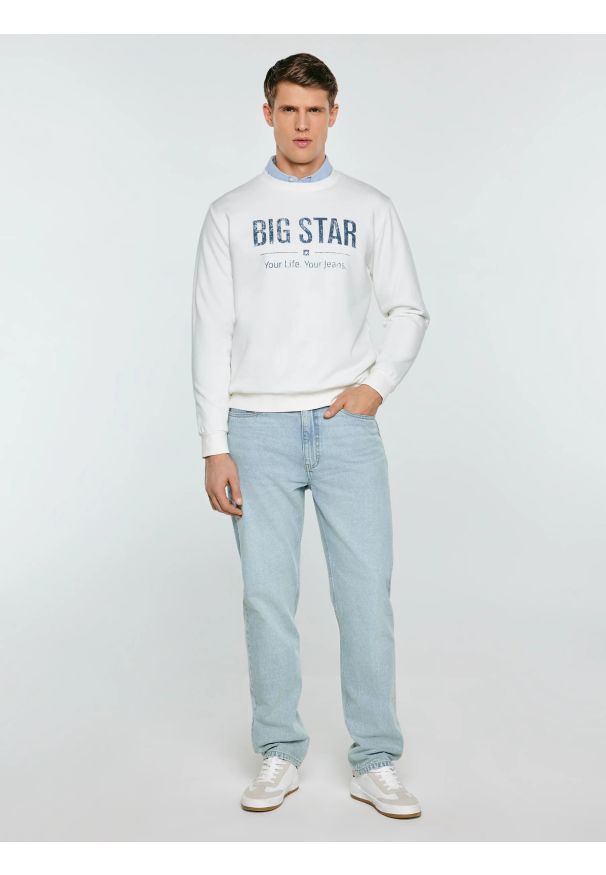 Big-Star - Bluza męska z logo BIG STAR biała Setor 100. Kolor: biały. Materiał: bawełna, jeans. Wzór: nadruk, ze splotem. Styl: klasyczny