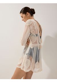 Reserved - Narzutka plażowa z wiązaniem - kremowy. Okazja: na plażę. Kolor: kremowy. Materiał: dzianina, bawełna #1