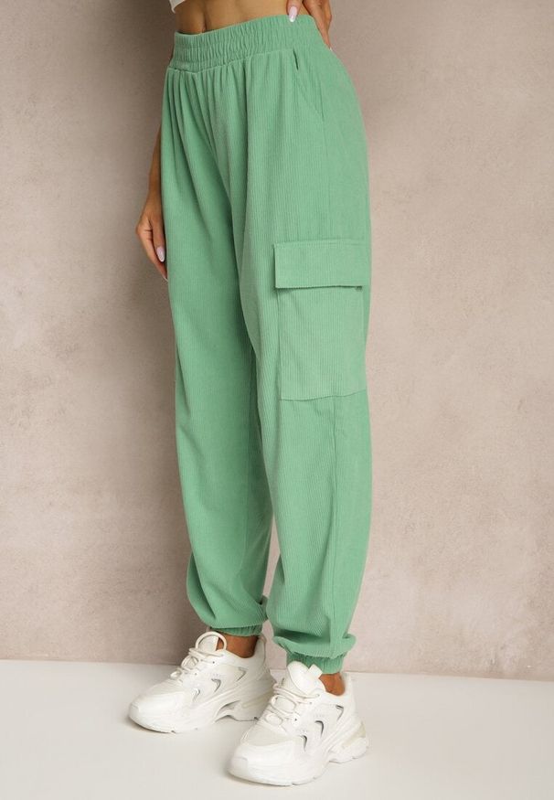 Renee - Zielone Spodnie Typu Cargo High Waist Worseli. Okazja: na co dzień. Stan: podwyższony. Kolor: zielony. Styl: casual, elegancki