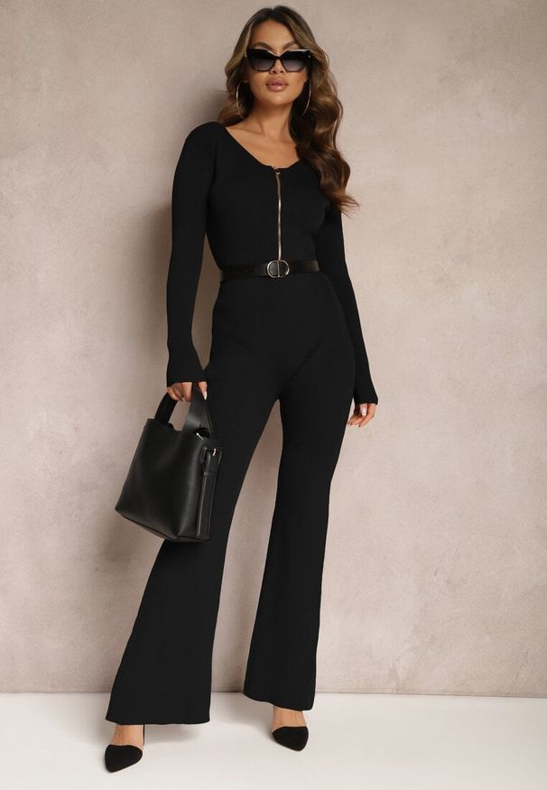 Renee - Czarny Kombinezon Bodycon z Prążkowanej Wiskozy ze Spodniami Typu Dzwony i Suwakiem Lavirna. Kolor: czarny. Materiał: wiskoza, prążkowany. Styl: elegancki