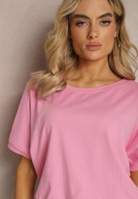 Renee - Jasnoróżowy T-shirt z Elastycznej Bawełny z Dłuższym Tyłem Gipsopa. Kolor: różowy. Materiał: bawełna. Długość: długie. Sezon: lato #4
