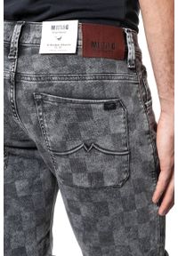 Mustang - SPODENKI MUSTANG 5-Pocket-Shorts 1009594 4000 45. Materiał: jeans. Wzór: kratka #10