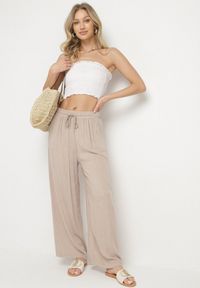 Born2be - Ciemnobeżowe Spodnie Bawełniane Szerokie z Gumką w Pasie Efranica. Okazja: na co dzień. Kolor: beżowy. Materiał: bawełna. Styl: elegancki, casual #6