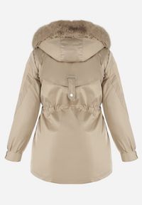 Born2be - Beżowa Kurtka Parka Nylonowa Deseyi. Okazja: na spacer. Kolekcja: plus size. Kolor: beżowy. Materiał: nylon. Sezon: zima. Styl: elegancki, klasyczny #2