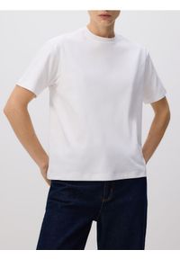 Reserved - T-shirt oversize z merceryzowanej bawełny - biały. Kolor: biały. Materiał: bawełna