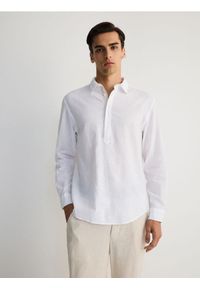 Reserved - Koszula regular z lnem - biały. Kolor: biały. Materiał: len #1