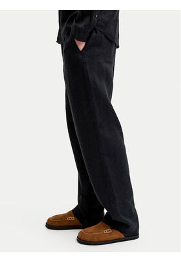 Jack & Jones Chinosy St. Karl 12253120 Czarny Loose Leg. Kolor: czarny. Materiał: len