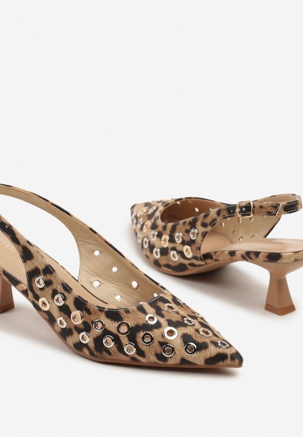 Renee - Panterkowe Sandały Slingback na Kaczuszce z Ozdobnymi Nitami Falovina. Okazja: na co dzień. Materiał: jeans. Obcas: na szpilce. Styl: klasyczny, elegancki, casual. Wysokość obcasa: średni