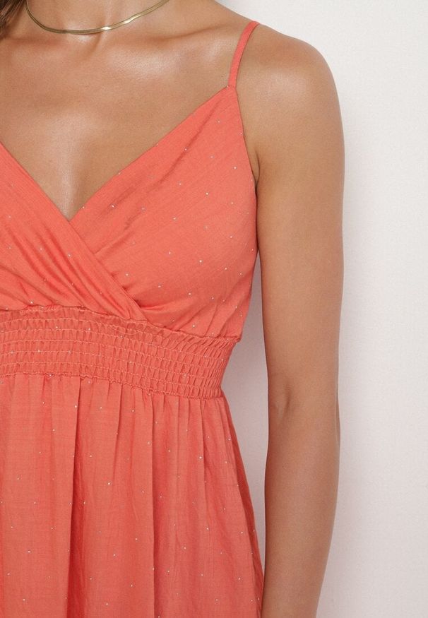 Born2be - Czerwona Wiskozowa Sukienka z Kopertowym Dekoltem Arileme. Kolor: czerwony. Materiał: wiskoza. Długość rękawa: na ramiączkach. Typ sukienki: kopertowe. Styl: elegancki, klasyczny, wizytowy