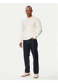 Tommy Jeans Sweter Essential DM0DM22853 Biały Slim Fit. Kolor: biały. Materiał: bawełna #4