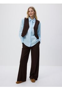 Reserved - Garniturowa kamizelka z wiskozą - ciemnobrązowy. Kolor: brązowy. Materiał: wiskoza