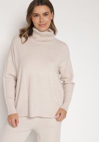 Born2be - Beżowy Golf w Klasycznym Stylu Linagela. Typ kołnierza: golf. Kolor: beżowy. Materiał: jeans. Styl: klasyczny #2