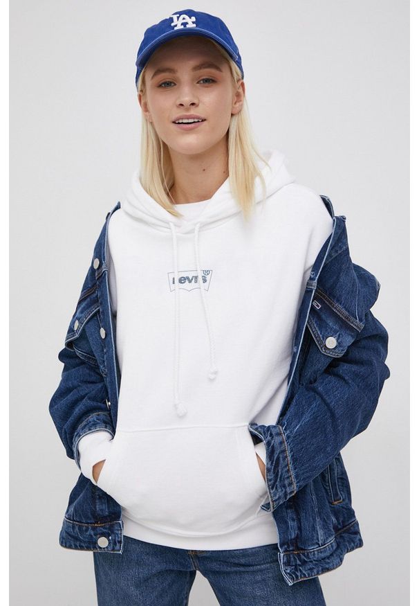 Levi's® - Levi's Bluza bawełniana damska kolor biały z kapturem gładka. Okazja: na spotkanie biznesowe. Typ kołnierza: kaptur. Kolor: biały. Materiał: bawełna. Długość rękawa: długi rękaw. Długość: długie. Wzór: gładki. Styl: biznesowy